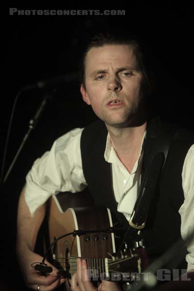 AND ALSO THE TREES - 2009-10-30 - PARIS - Cafe de la Danse - Justin Jones